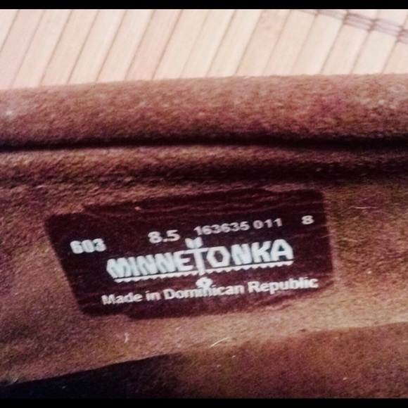 MINNETONKA MOCCASINS! Size 8 1/2 - Picture 3 of 3